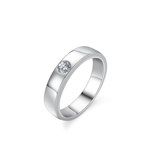 Silver Moissanite Men's Ring: Uncompromising Brilliance & Strength