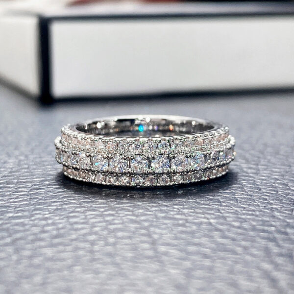 Exquisite Diamond Rings: Unisex Luxury Designs